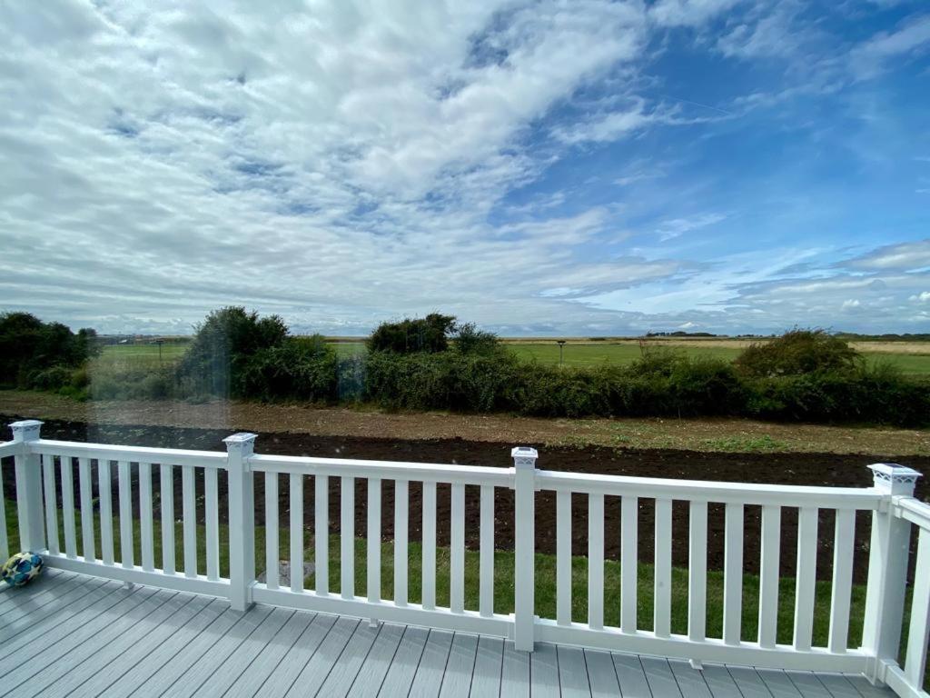 The Lodge Selsey Exteriör bild