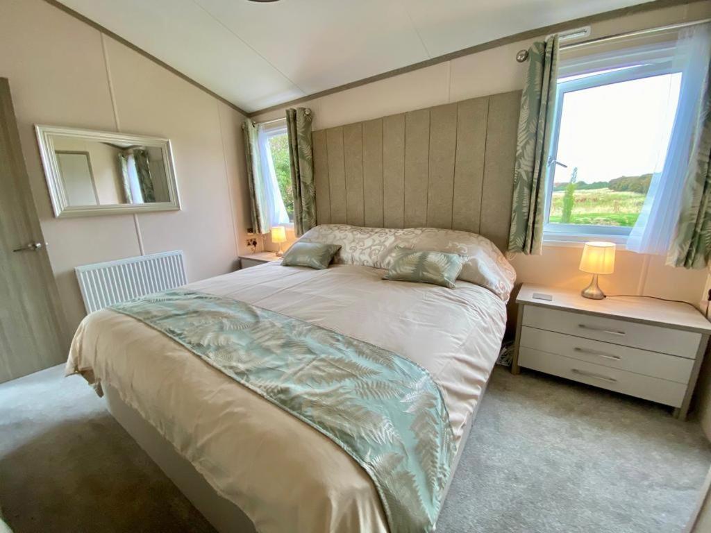 The Lodge Selsey Exteriör bild